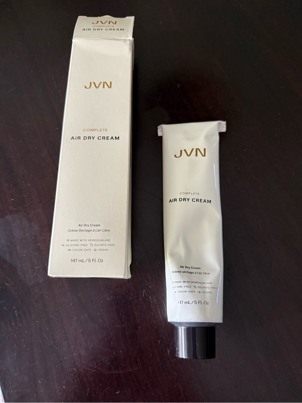 JVN Air Dry Cream – White and Gold Accents